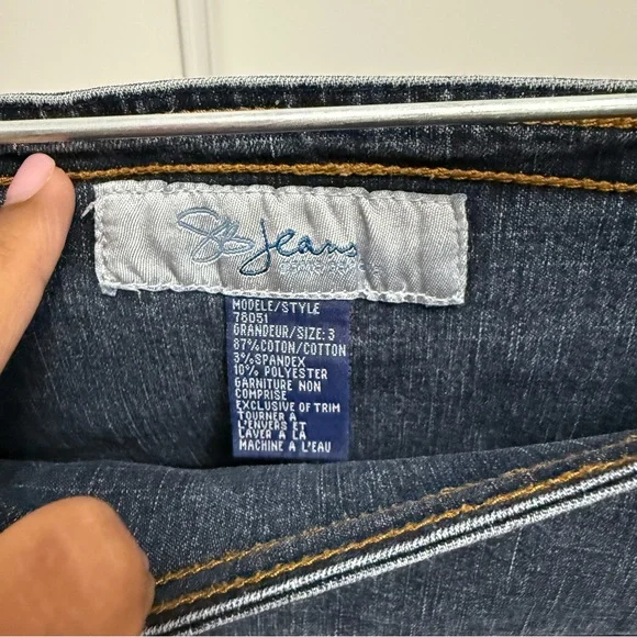 Women's Mid Rise Blue Jeans - Picture 2 of 3